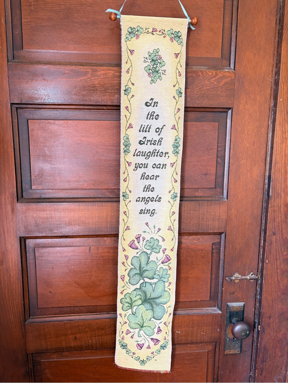 Vintage-Inspired Green Shamrock Wall Hanging - Irish Laughter Quote